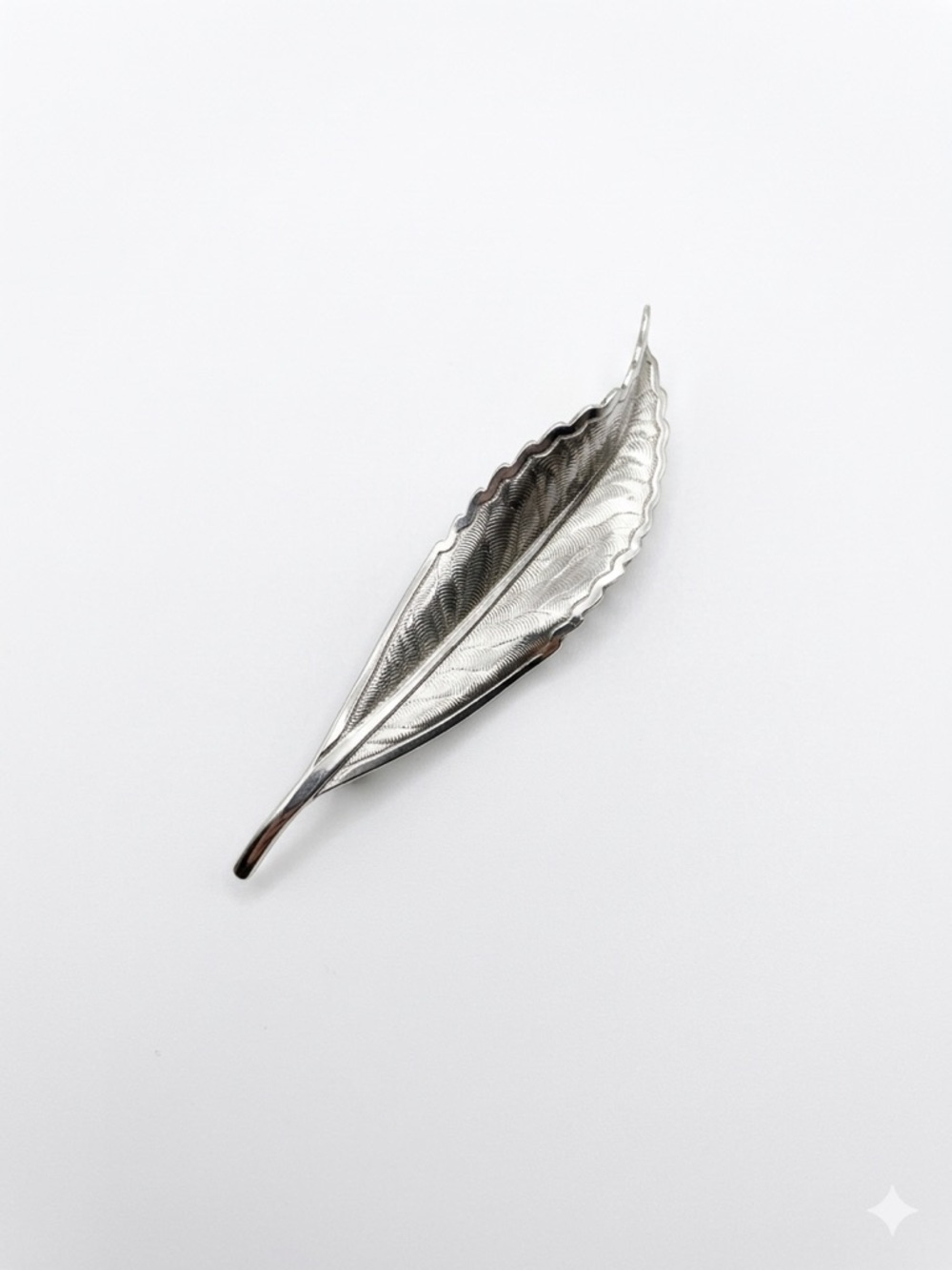 Mid-Century Style Silver Leaf Brooch – Reflective Textured Botanical Design
